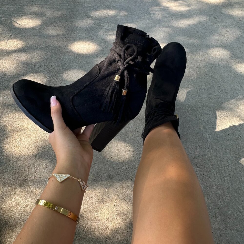 NEW JESSIE HEART BOOTIES heels